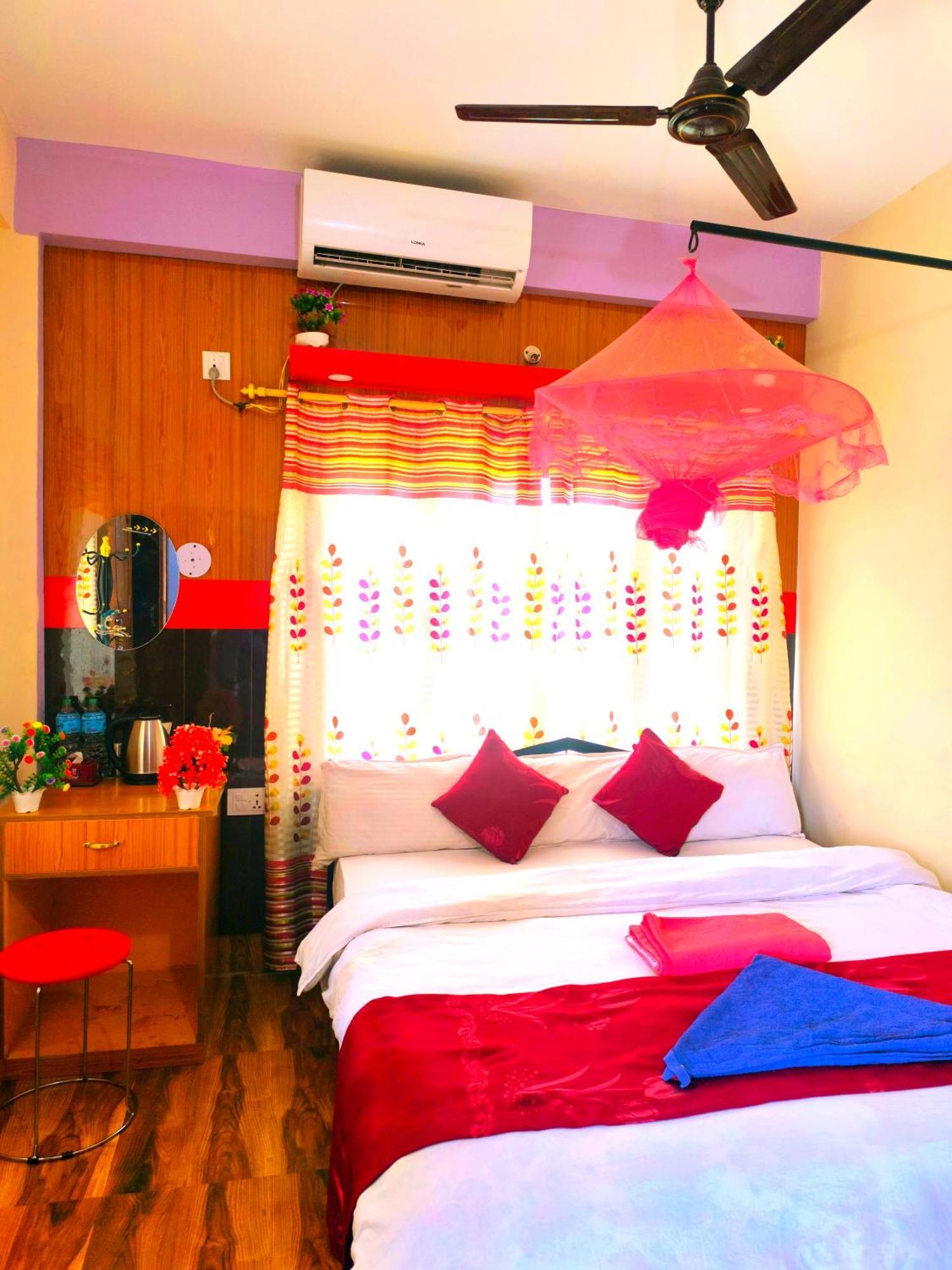 Hotel National Park- A Peaceful Family Home Where You Can Stay Peace And Enjoy And Organize The Wildlife Safari Chitwan Exterior foto